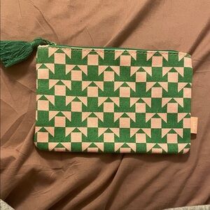 IPSY Green and Cream Geometric Clutch